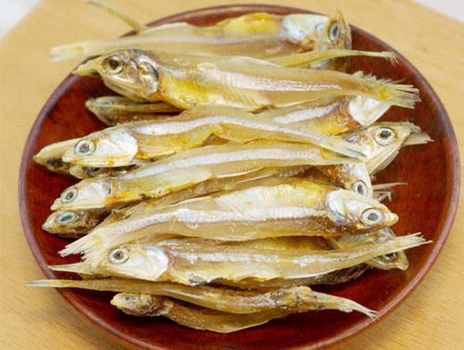 Dried silver carp