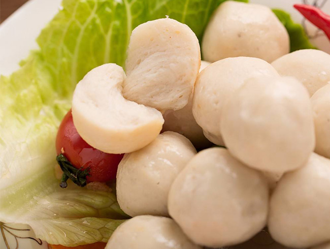 Fish balls with seaweed